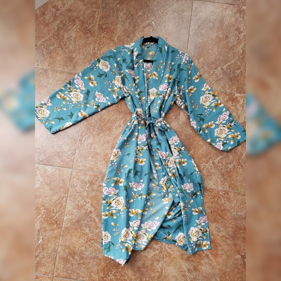 Flowered kimono - Picture 8 of 10